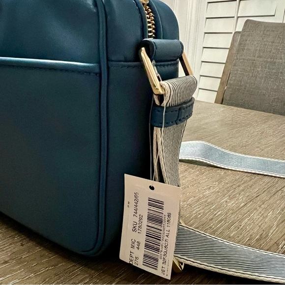 NWT Michael Kors Jet Set Blue Large Nylon Gabardine Crossbody Bag w/ Logo Strap - Picture 3 of 16